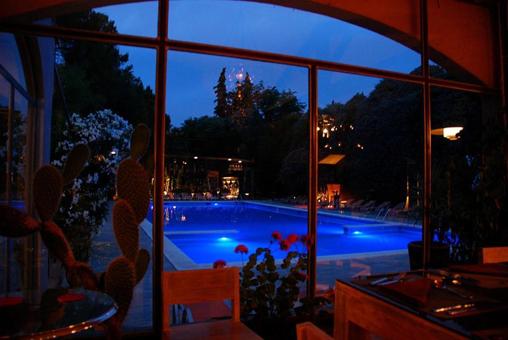 Hotel Les Mazets Des Roches Tarascon Exteriér fotografie